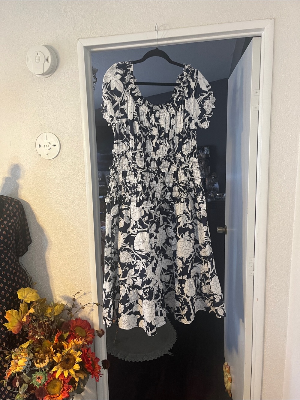 Time and Tru Black & White Floral Smocked Midi Dress with Puff Sleeves NWOT